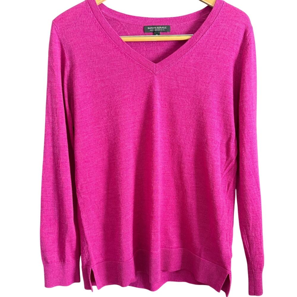 BANANA REPUBLIC | Magenta Purple 100% Merino Wool V Neck Sweater | Medium